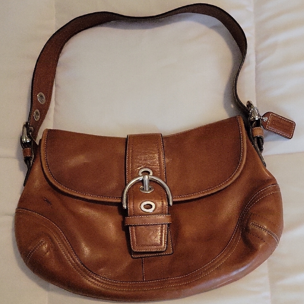 Elegant Tan Leather Shoulder Bag
